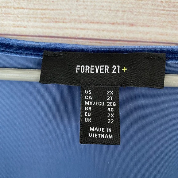 Forever 21 Blue Stretch Velour Scoop Neck Crop Top Long Sleeve Size 2X Plus - Picture 4 of 4